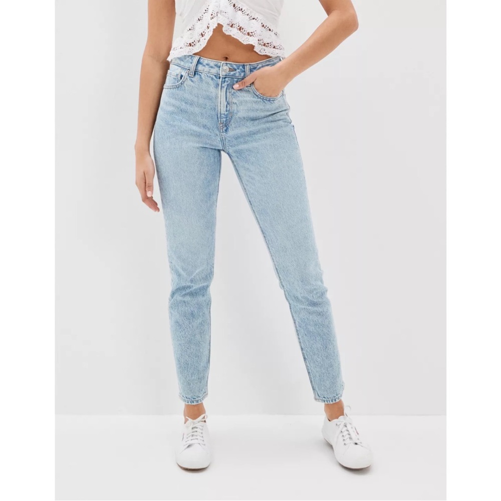 AMERICAN EAGLE ~Strigid Mom Jean (NWT)